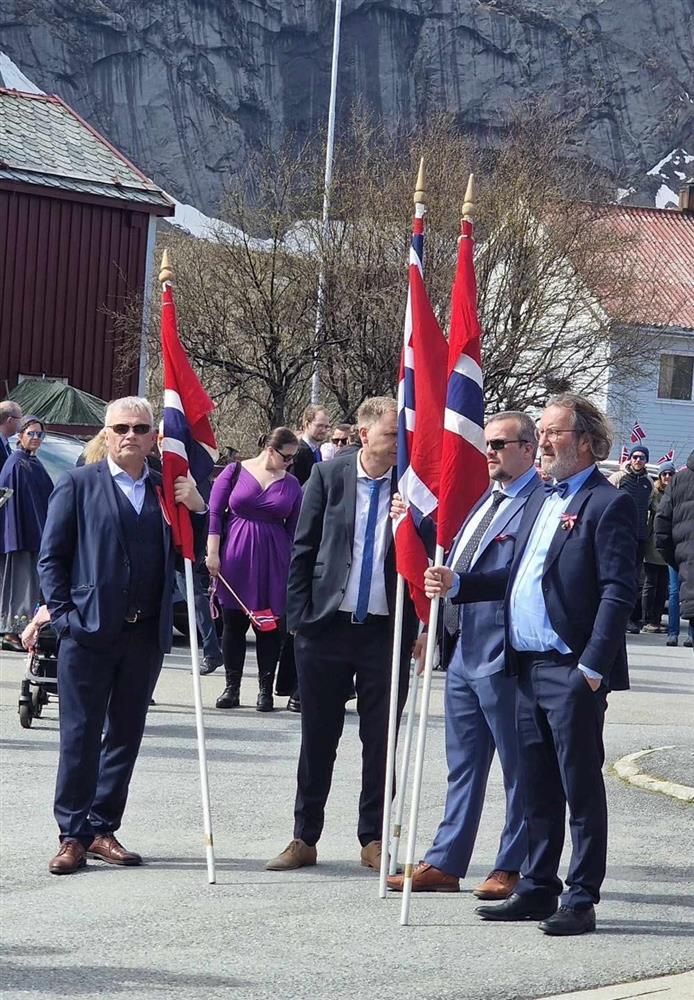 Flaggbærere - Klikk for stort bilde