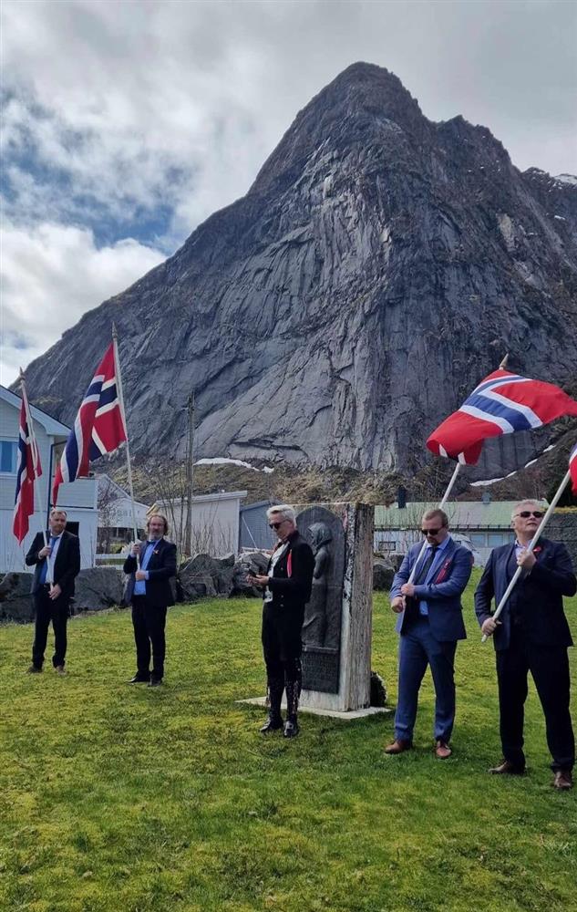 Årets taler ved bautaen - Klikk for stort bilde